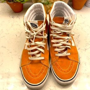 Vans. Men’s. Size:10.5. Orange. Mid tops.